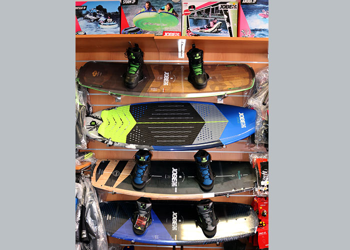 Boutique Hall Nautique, 96 rue du port à Cavalaire, ski nautique et wakeboard - Jobe