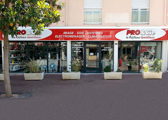 PRO&CIE Cavalaire - Image Son Multimedia Electroménager, entrée boutique