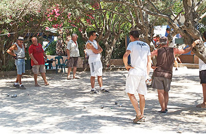 Le camping De la Baie, cours d'aquagym aux concours de pétanques